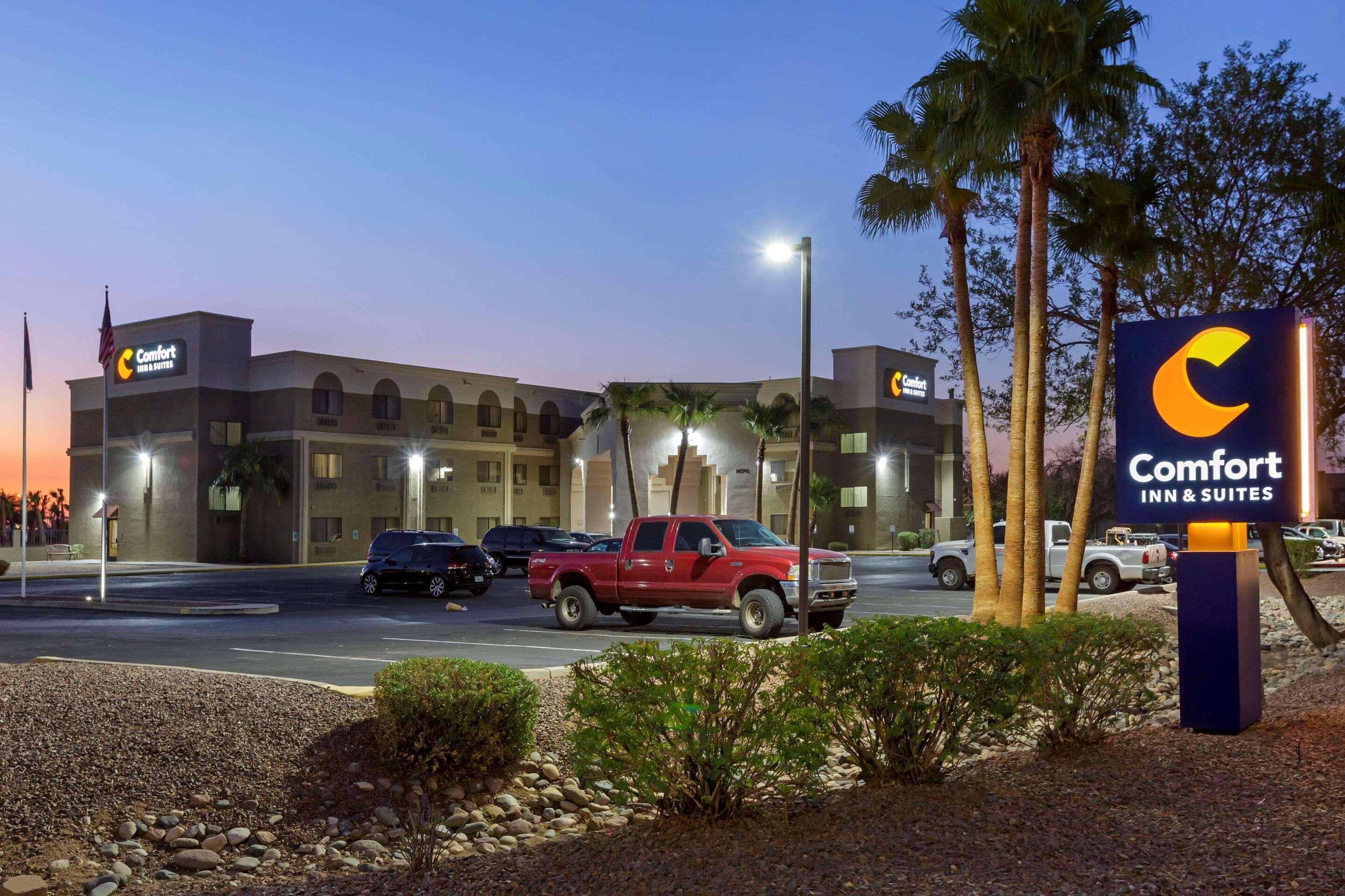 Comfort Inn & Suites Surprise Near Sun City West Exterior photo