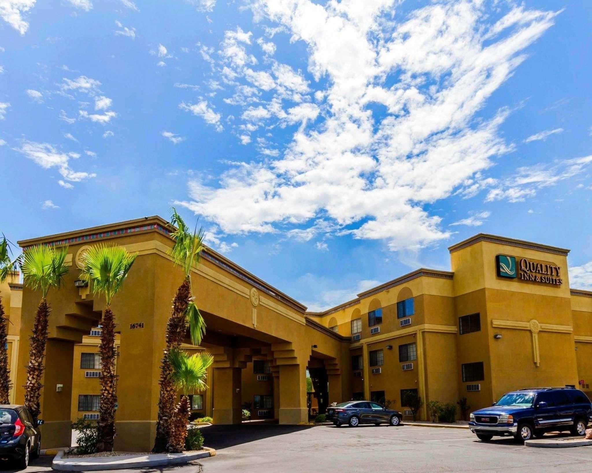 Comfort Inn & Suites Surprise Near Sun City West Exterior photo