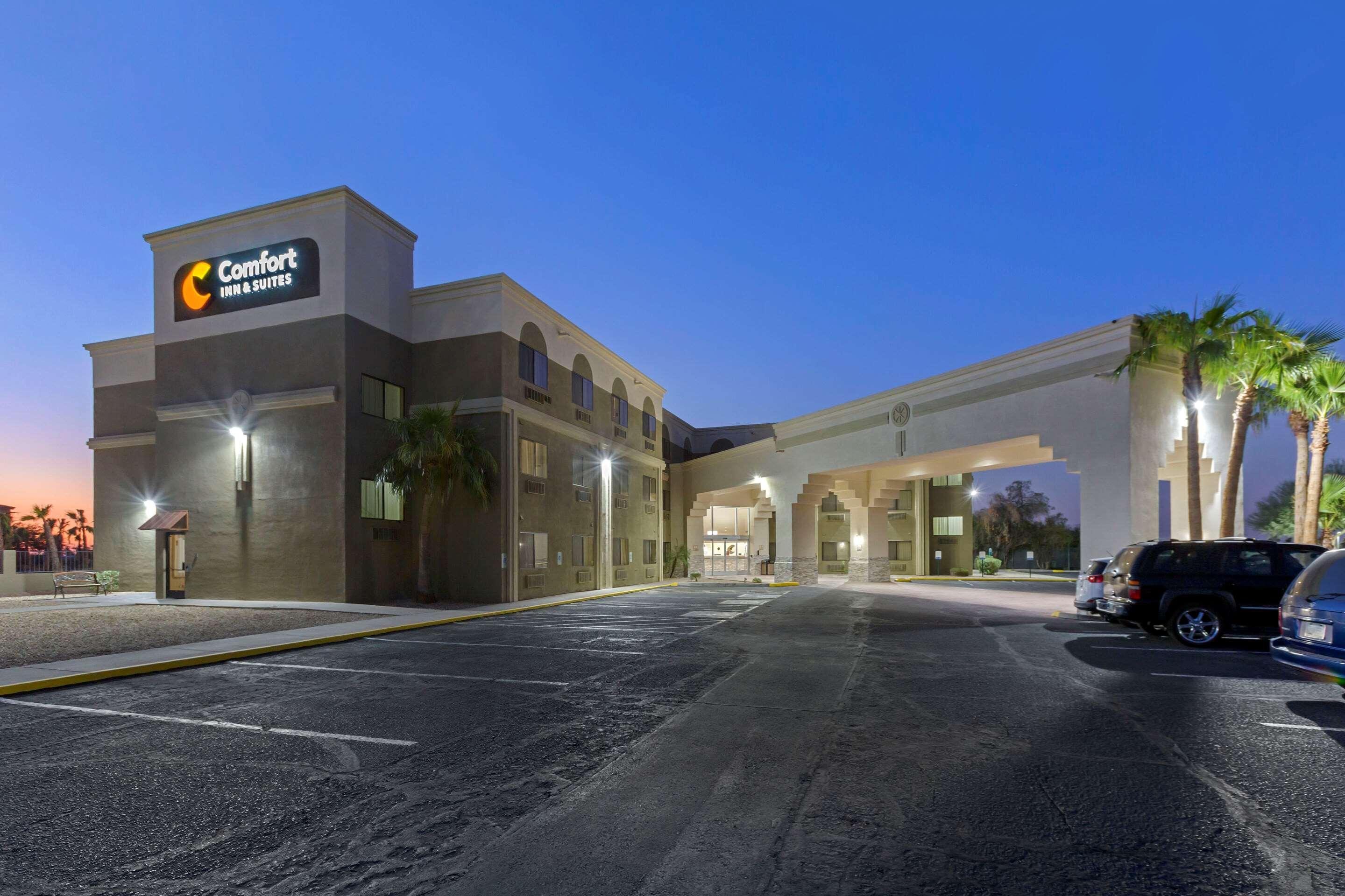 Comfort Inn & Suites Surprise Near Sun City West Exterior photo