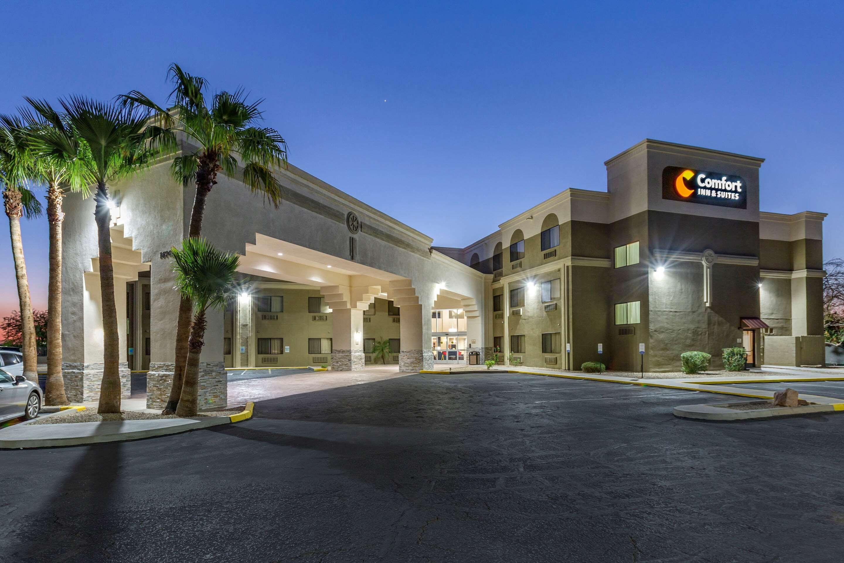 Comfort Inn & Suites Surprise Near Sun City West Exterior photo
