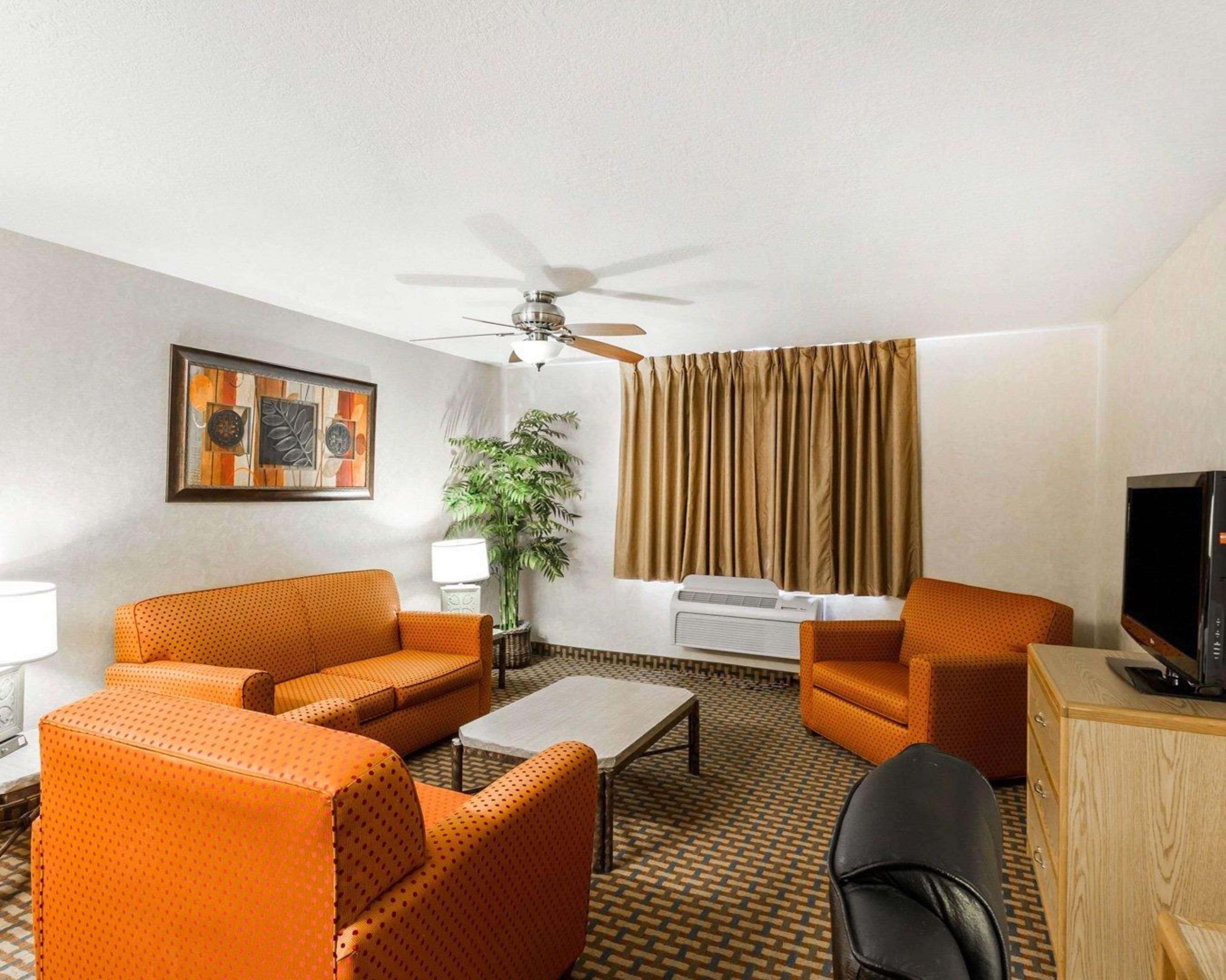 Comfort Inn & Suites Surprise Near Sun City West Exterior photo