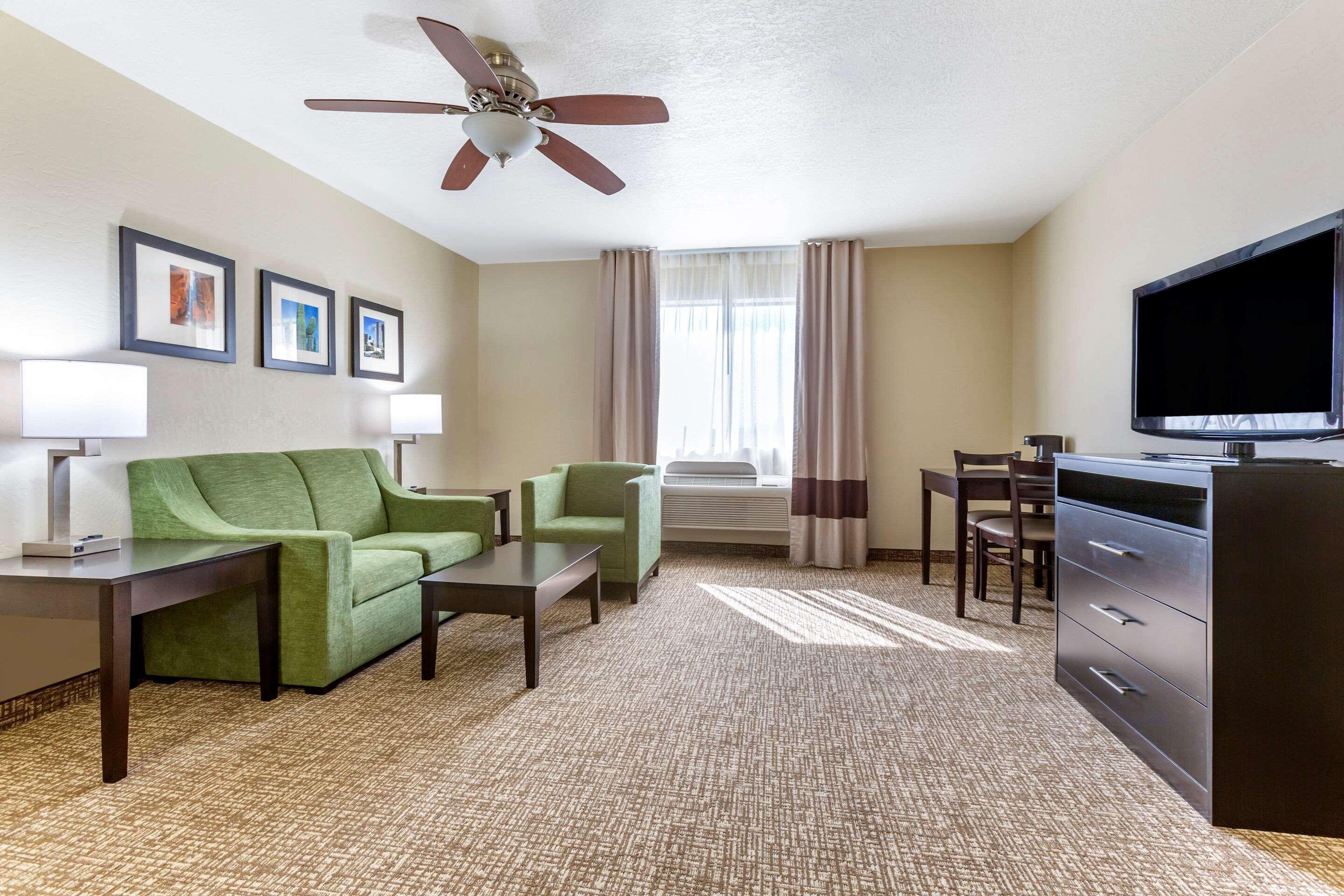 Comfort Inn & Suites Surprise Near Sun City West Exterior photo